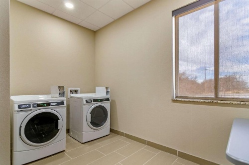 Comfort Inn & Suites Salina North image 1